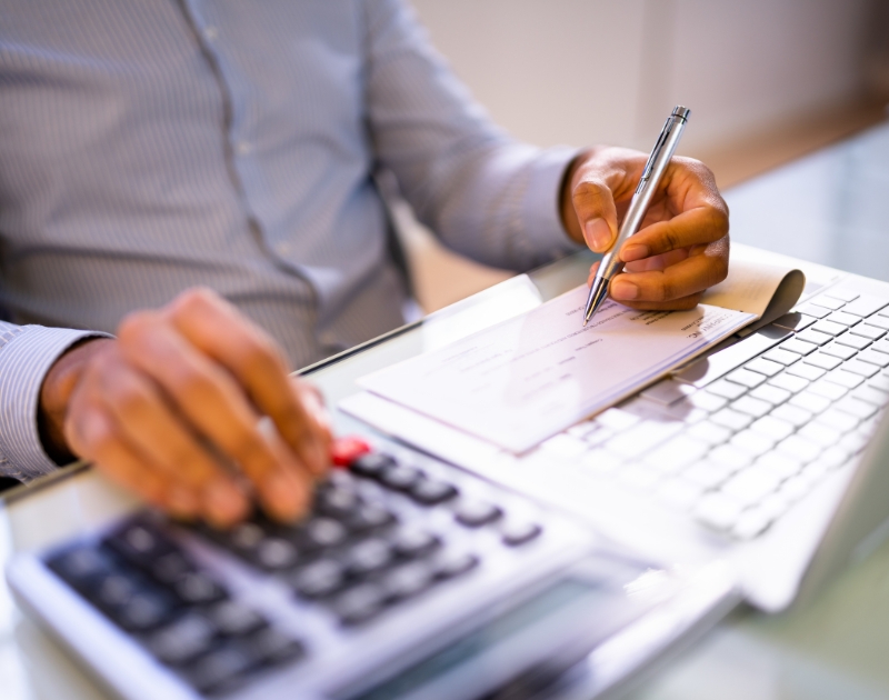 Writing payroll compensation cheques